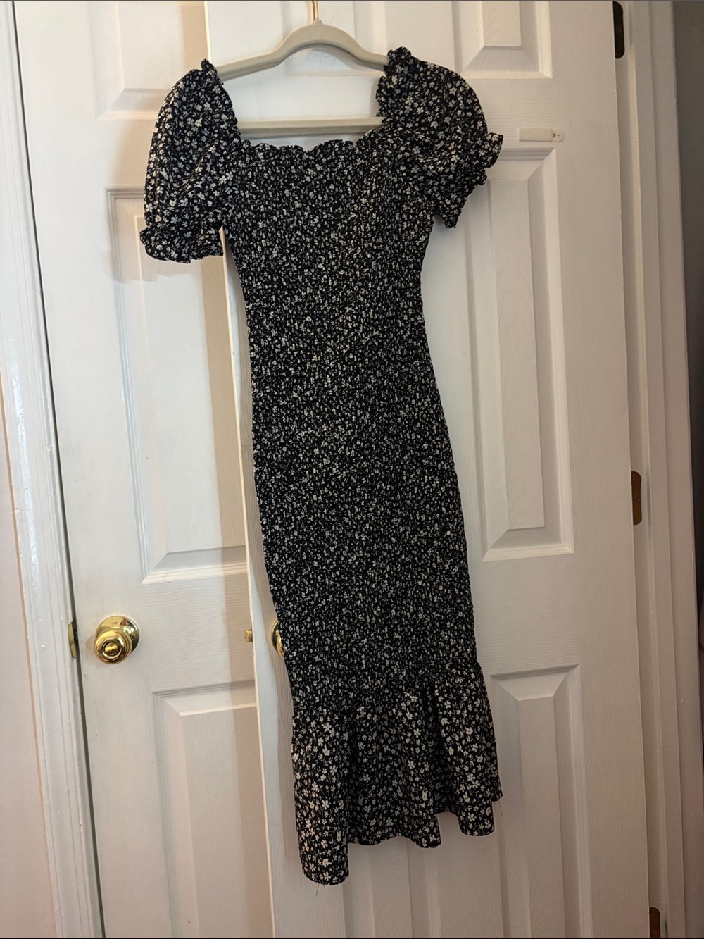 Black Floral Puff-Sleeve Midi Dress